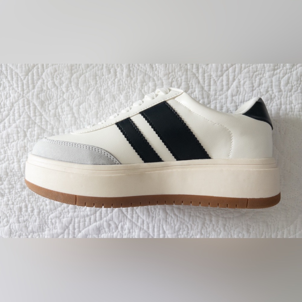 NWT NIB Madden Girl Navida Lace Up Platform Sneaker White Black Size 8 - Picture 5 of 11